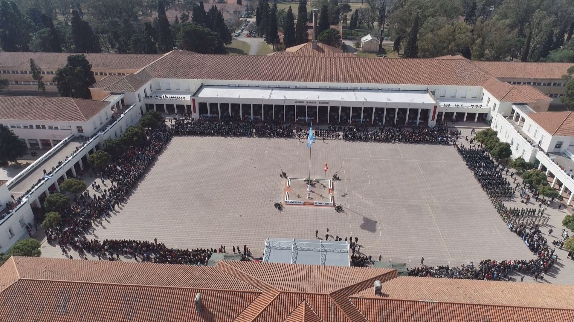 ¿Es gratuito el Liceo Militar?