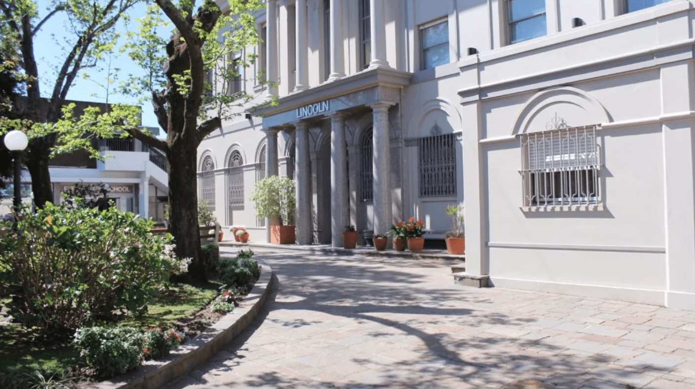 ¿Cuántos años tiene el colegio Lincoln?