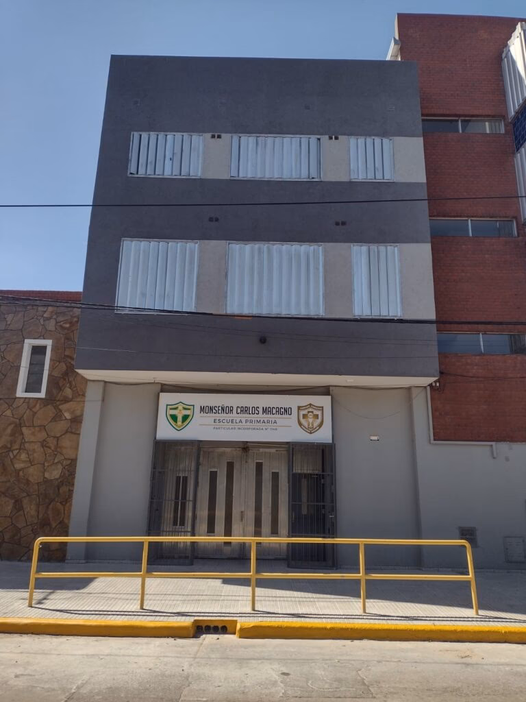 ¿Cómo se llama el colegio de magacha?