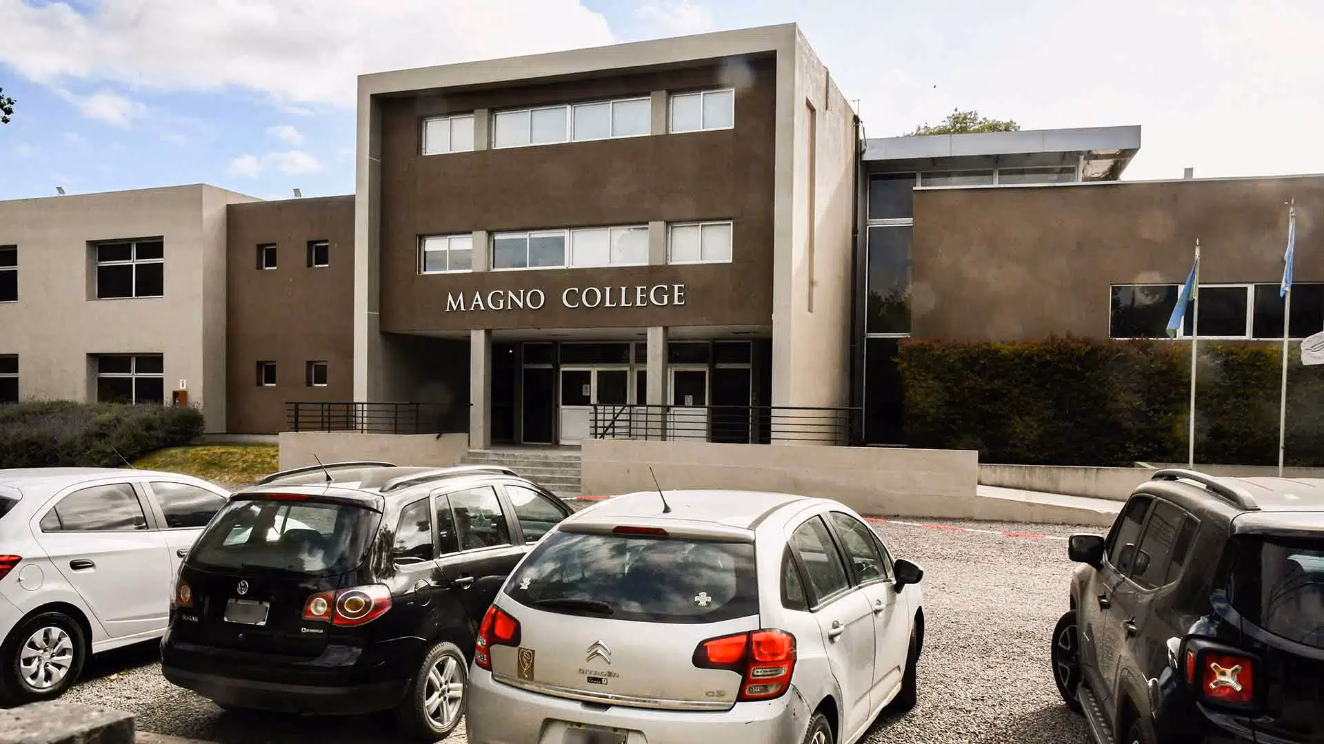 ¿Qué colegio cerró en Pilar?