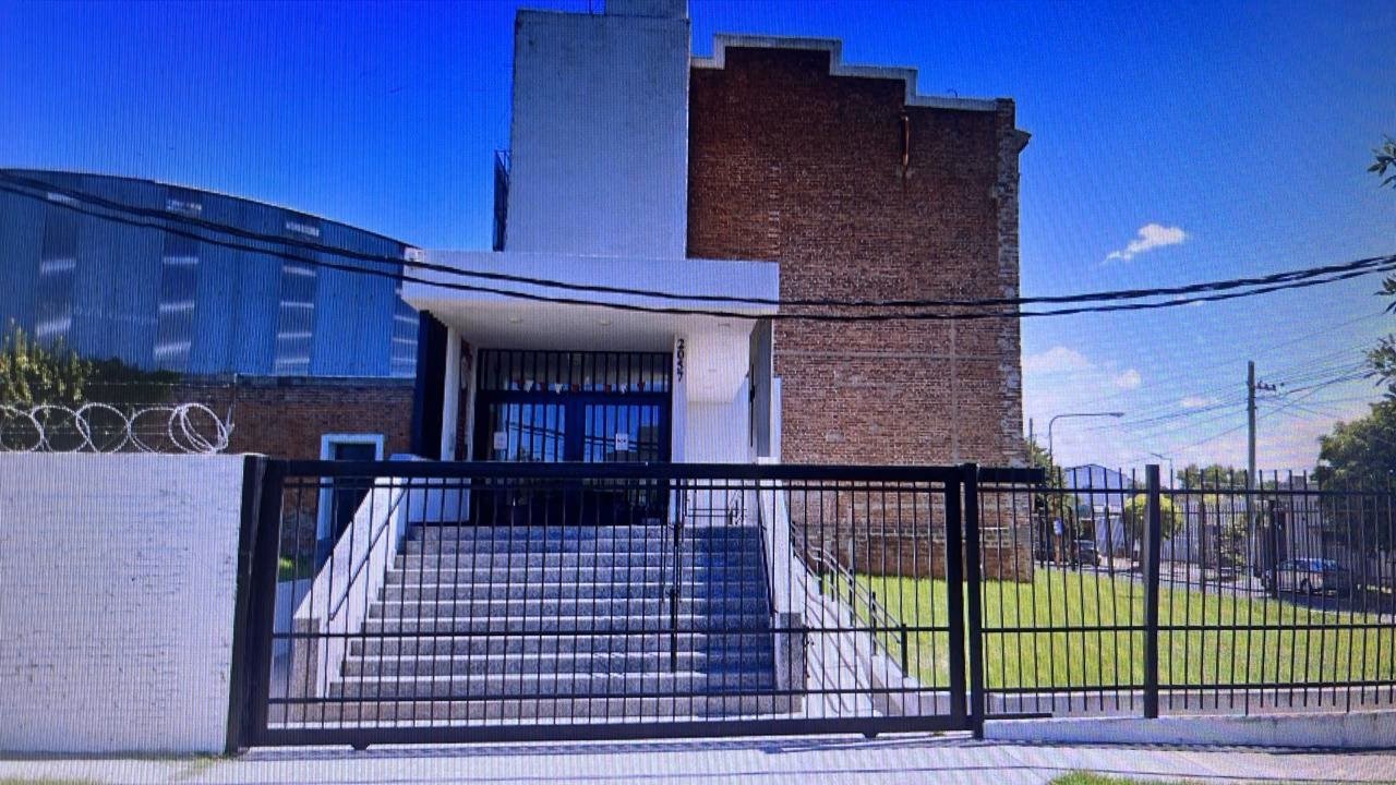 ¿Quién le pagó el colegio a Luján?