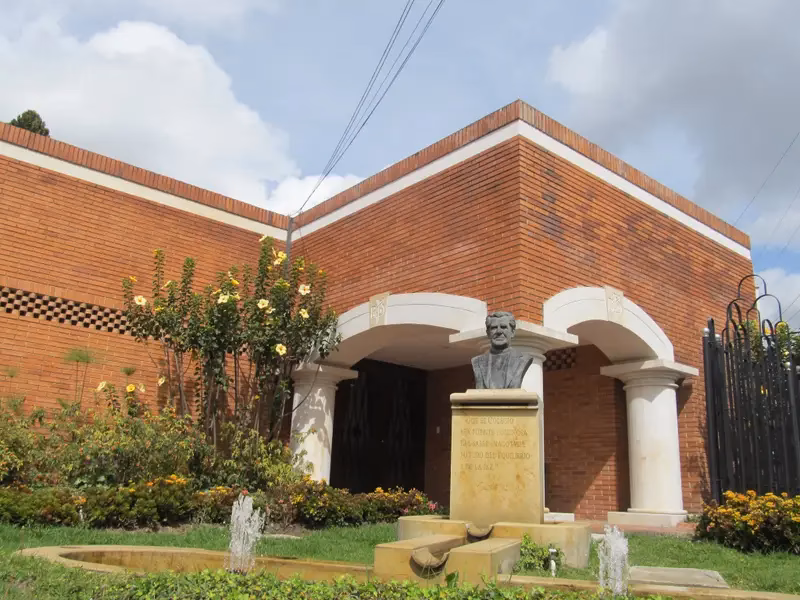 ¿Cuándo se fundó el colegio Minuto de Dios?