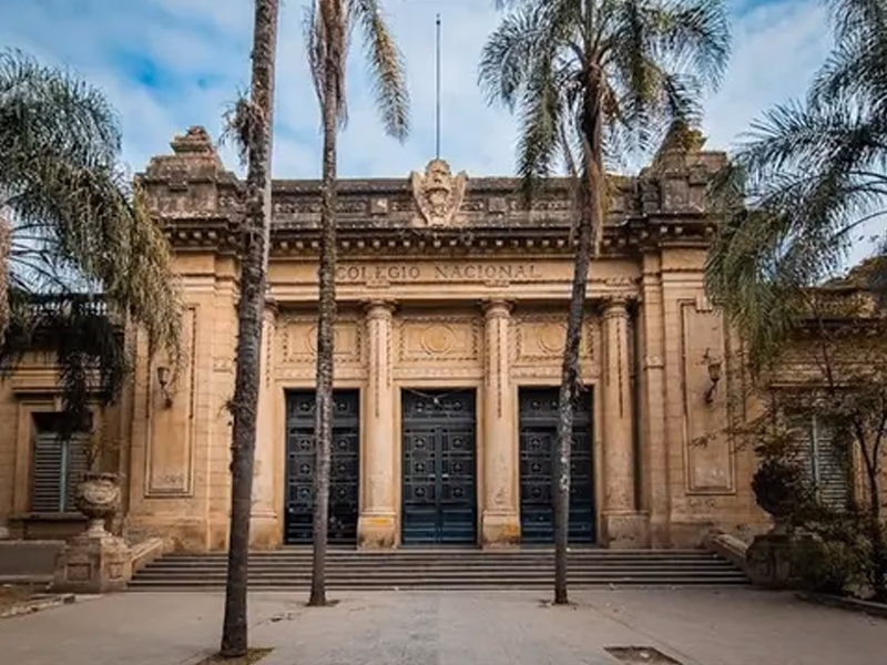 ¿Cuál es el colegio más antiguo de Tucumán?