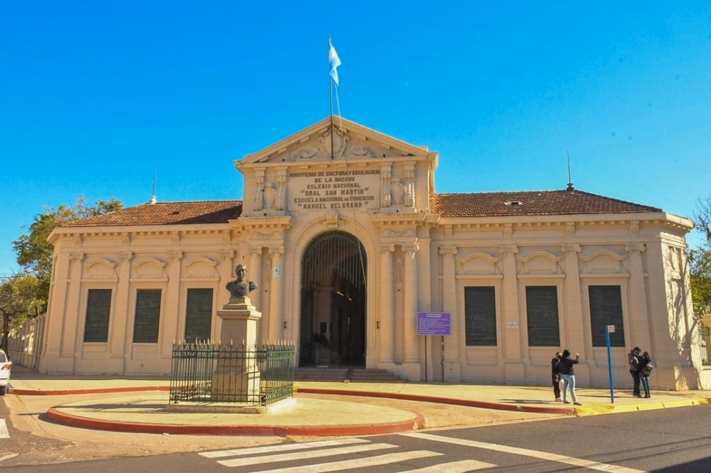 ¿Cuál es la escuela más vieja de Corrientes?