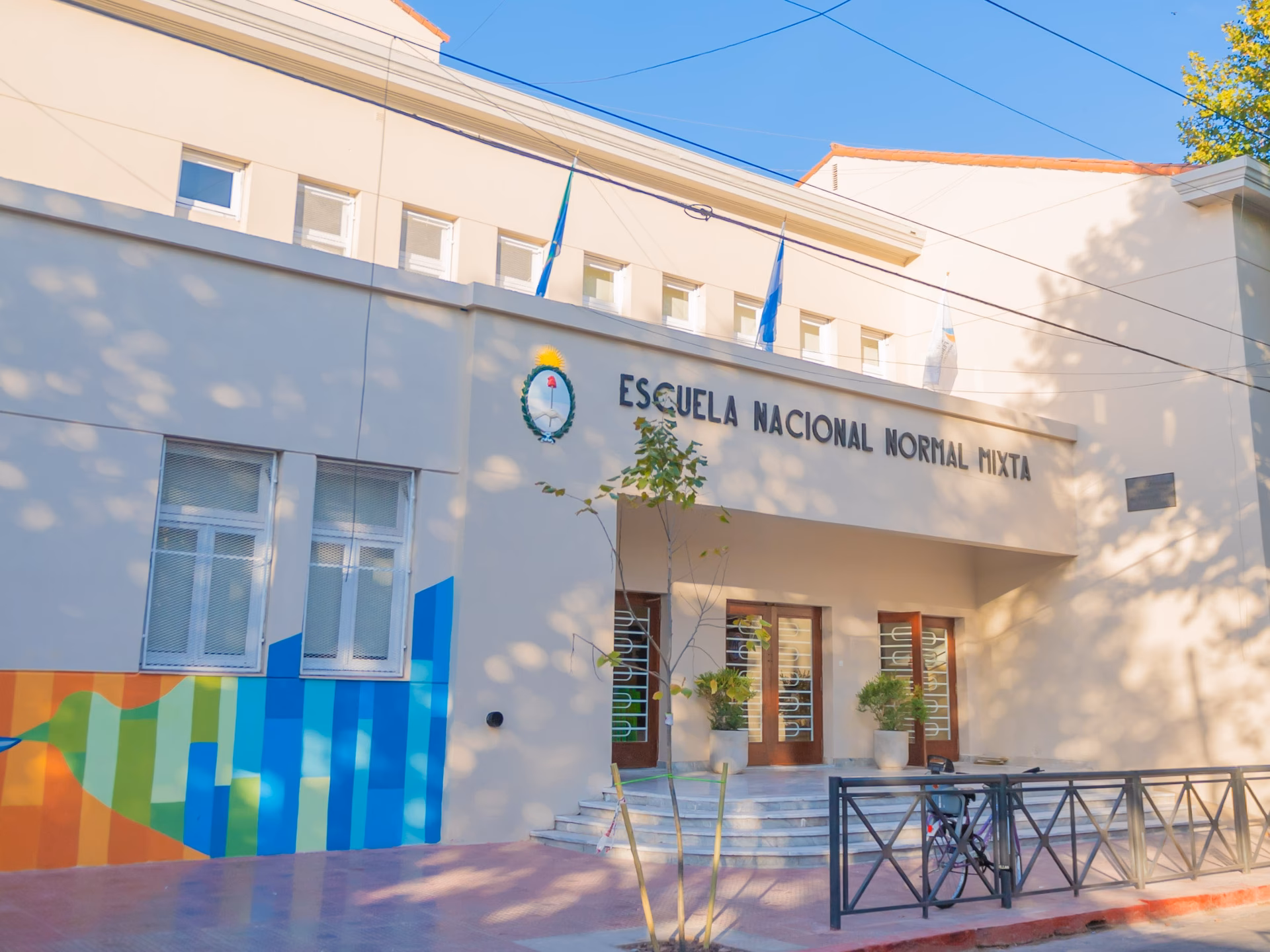 ¿Quién fundó la Escuela Normal?