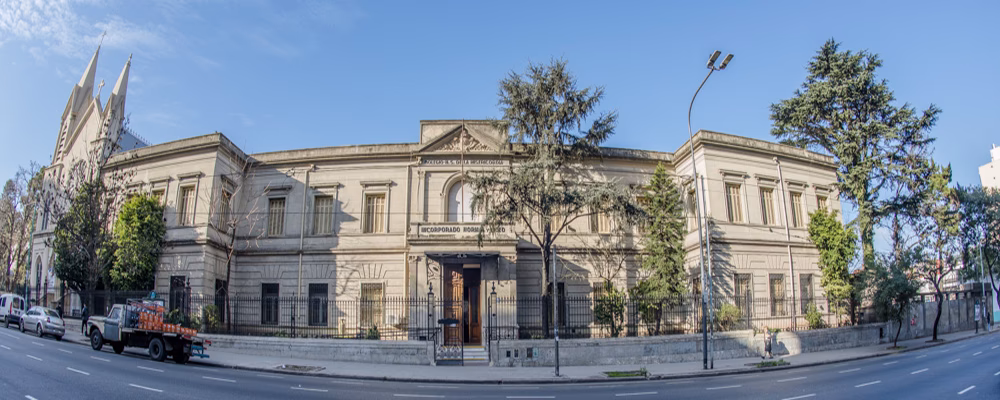 ¿Nuestra Señora es una escuela privada?