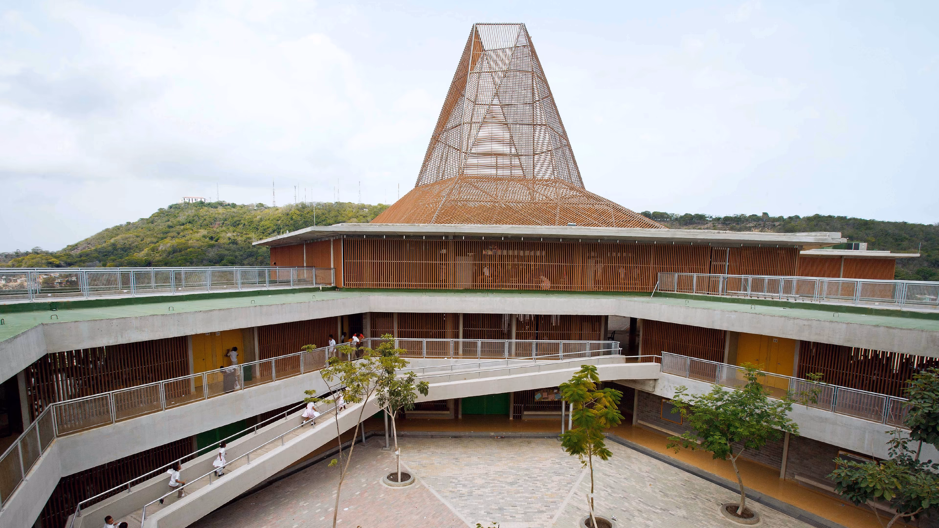 ¿Cuántos colegios tiene Shakira en Cartagena?