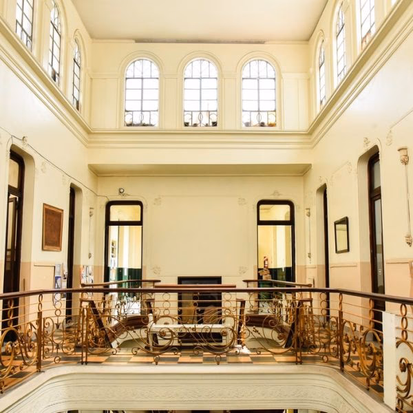 ¿Qué colegio privado cierra en Montevideo?