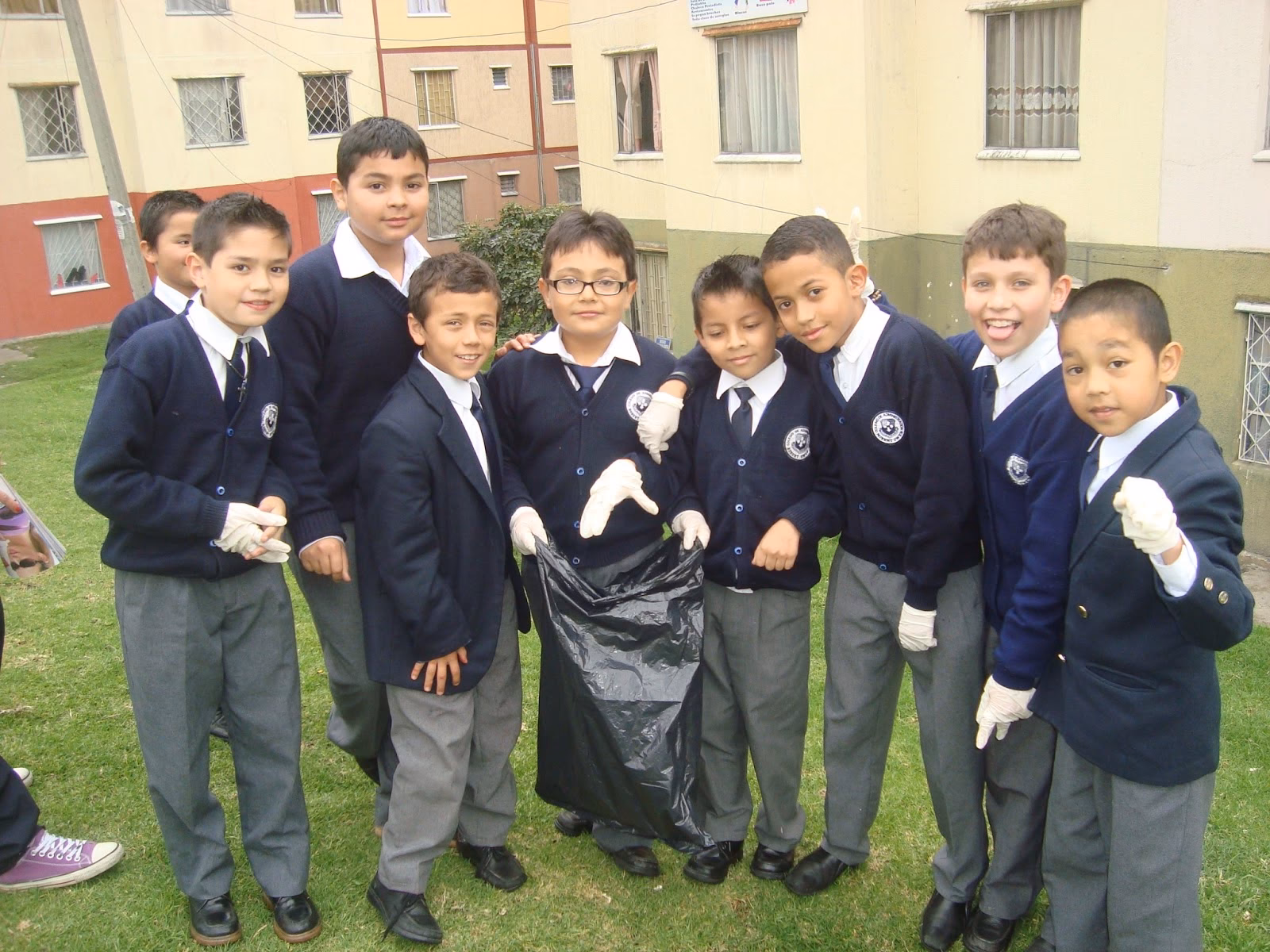 ¿Quién fue Robert Owen y cuál fue su aporte a la educación?