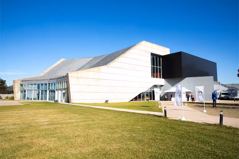 ¿Qué carreras hay en la Roberto Roca?