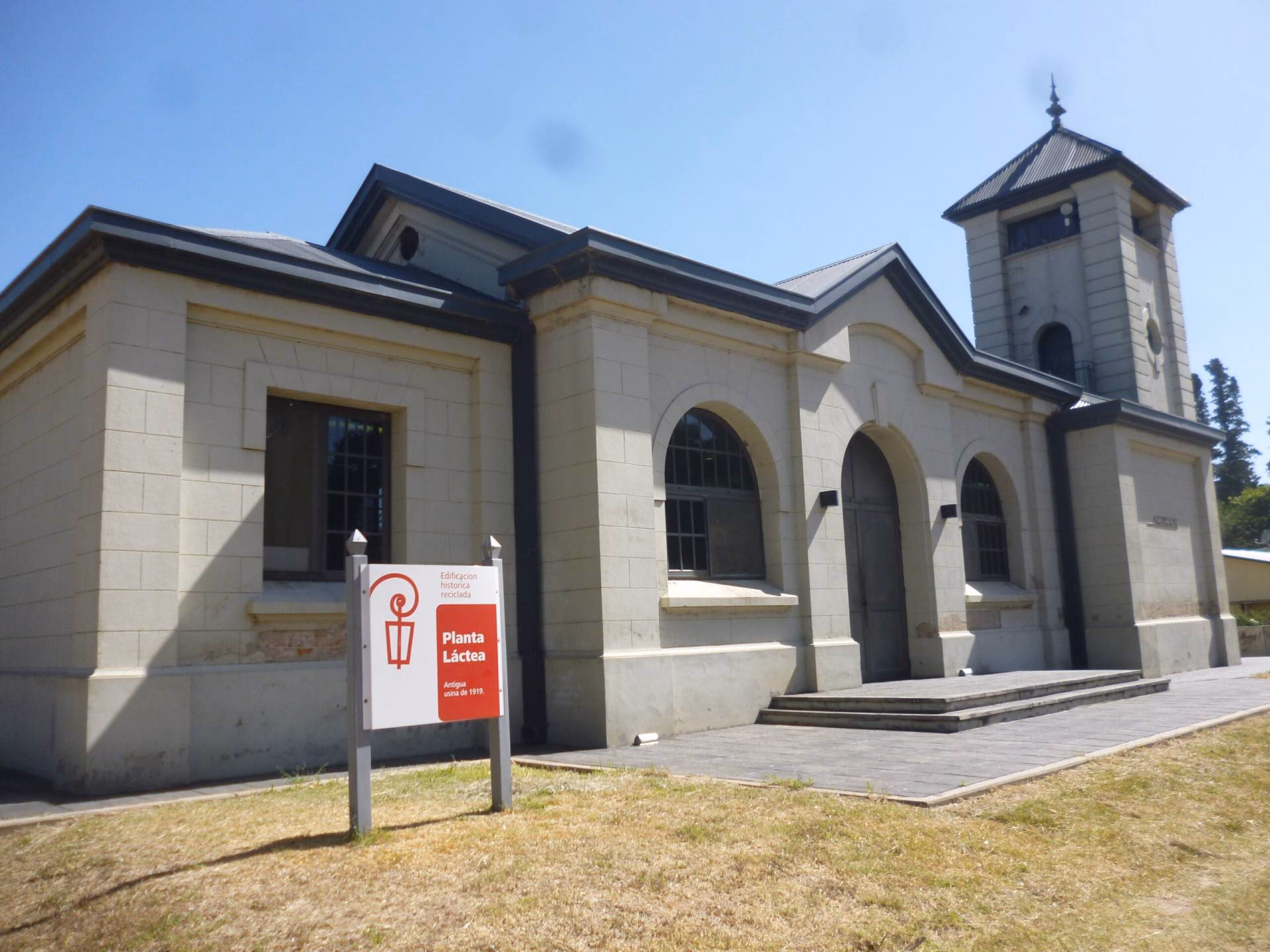 ¿Qué estudió San Ambrosio?