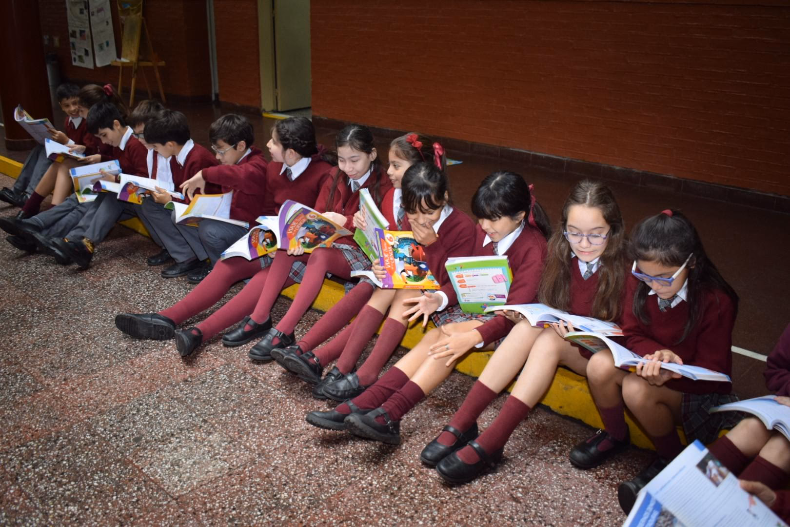 ¿Cómo se llama la escuela de San Carlos?