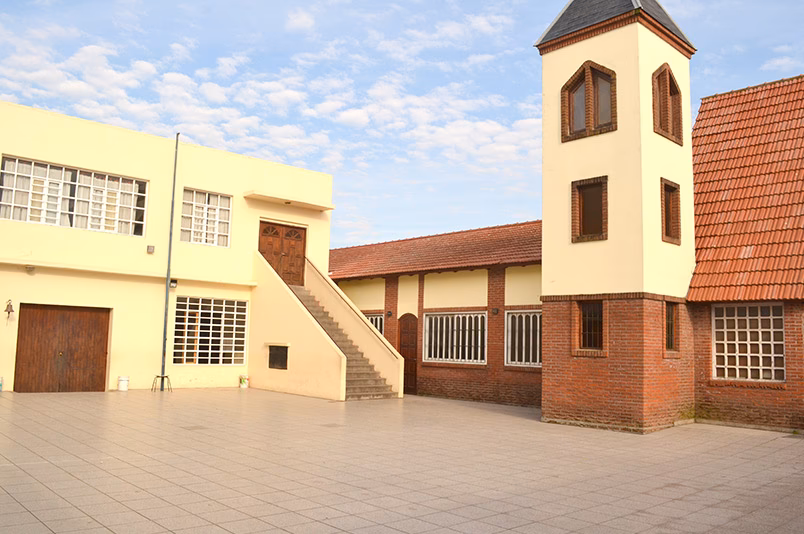 ¿Quién fundó el colegio San Miguel?