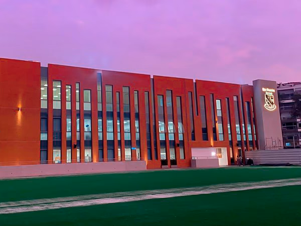 ¿Quién es el director del colegio San Silvestre?