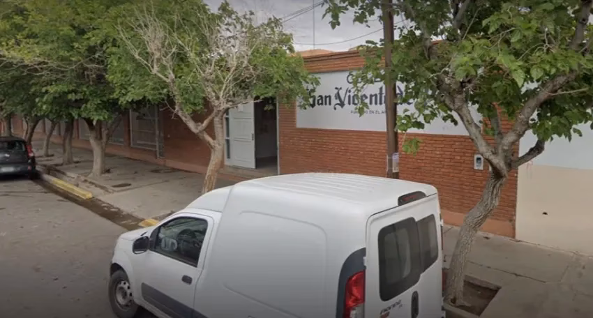 ¿Qué institución es asociada con San Vicente de Paúl?