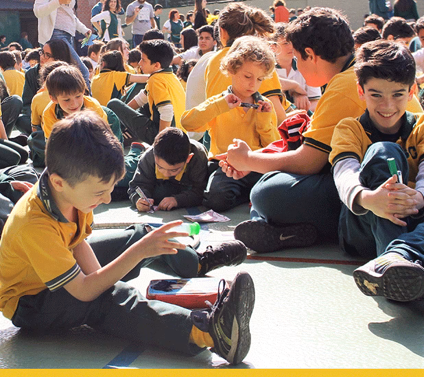 ¿Quién fundó el colegio Santa Cruz?