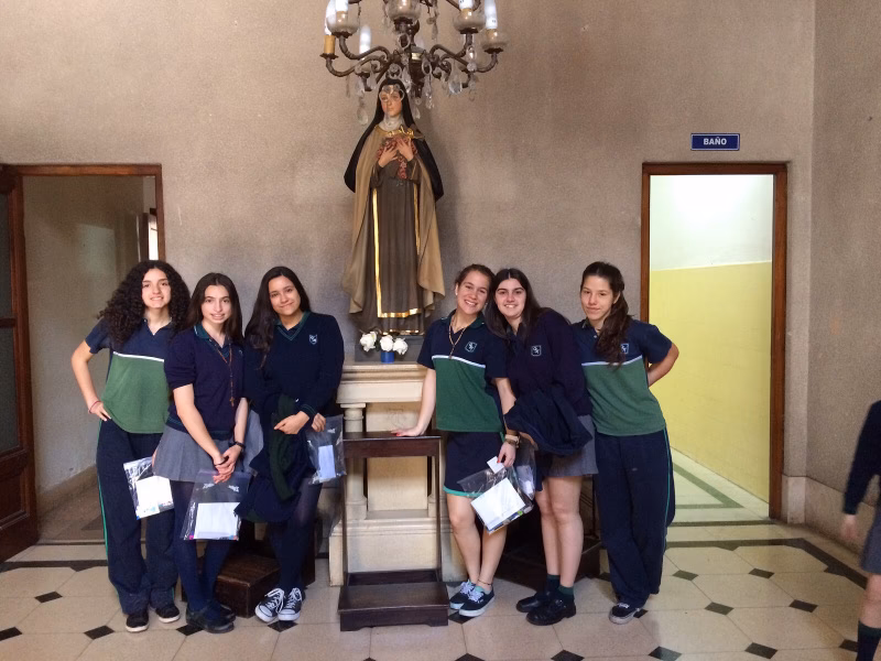 ¿Quién fundó el colegio Santa Teresita?