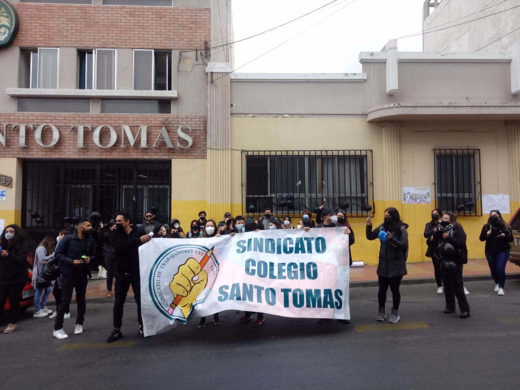 ¿Quién es el director del Colegio Santo Tomás en Antofagasta?