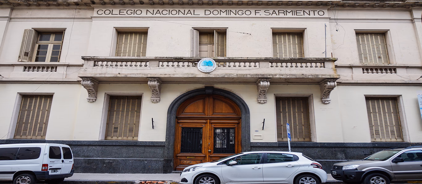 ¿Cuántas escuelas abrió Sarmiento?