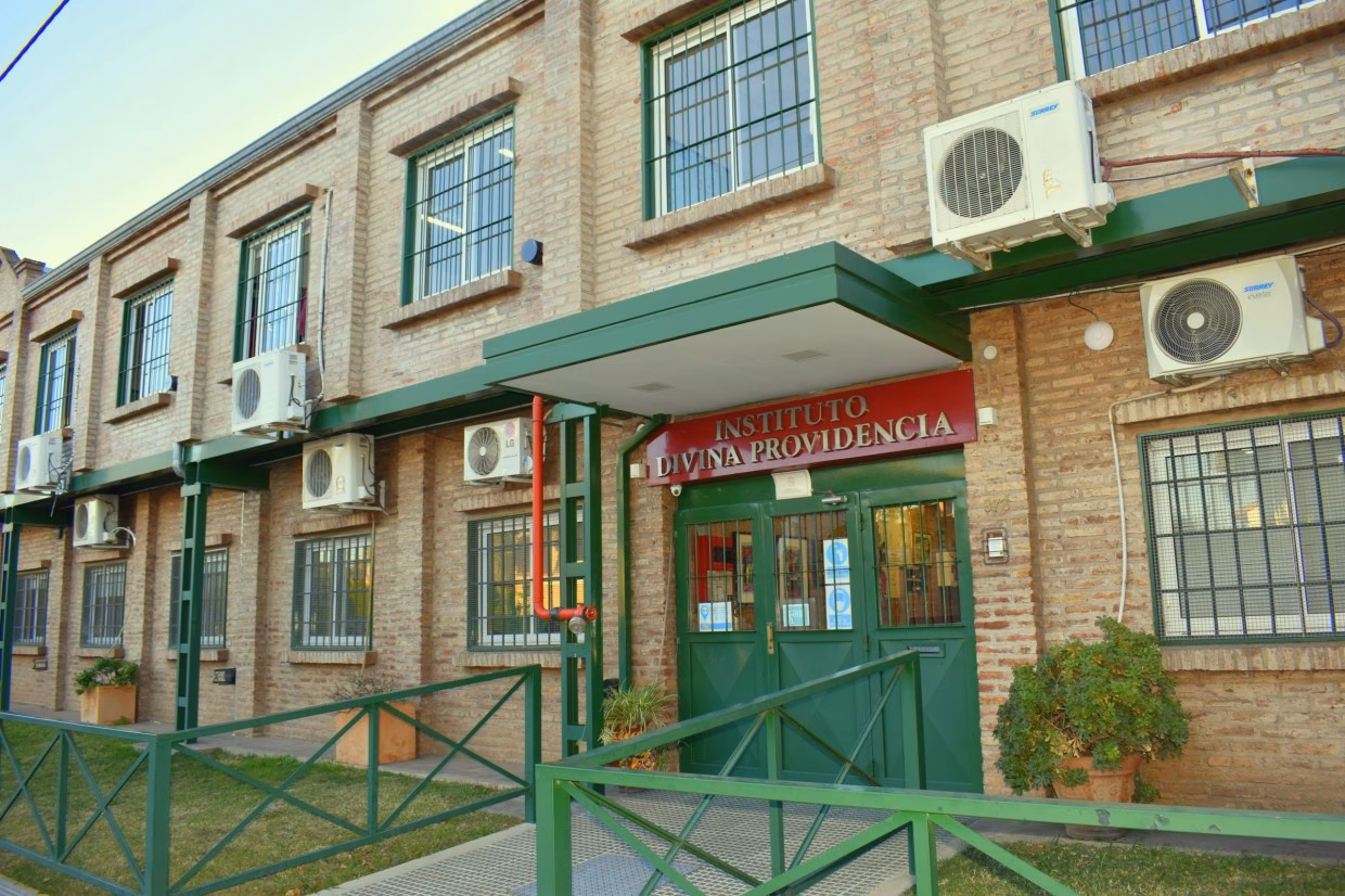 ¿Dónde se encuentra el colegio César Vallejo?