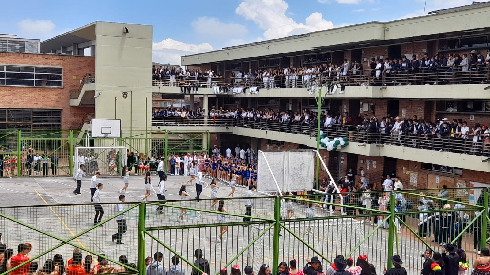 ¿Qué significan los colores de la bandera del colegio Villemar el Carmen?