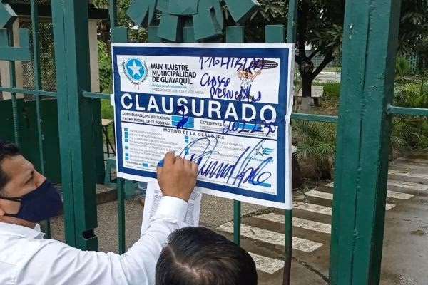 ¿Qué significa escuela cerrada?