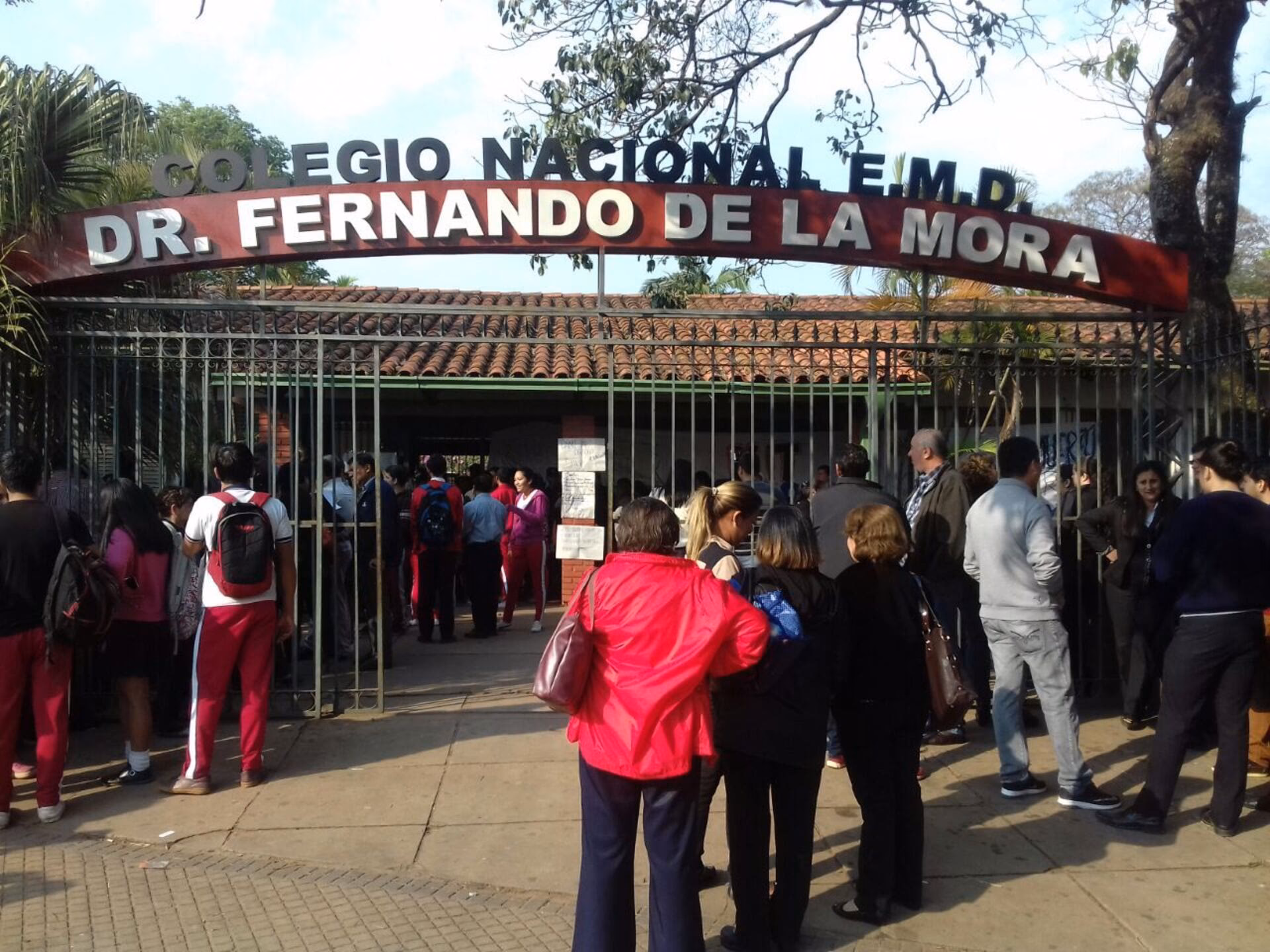 ¿Dónde estudió Fernando de la Mora?