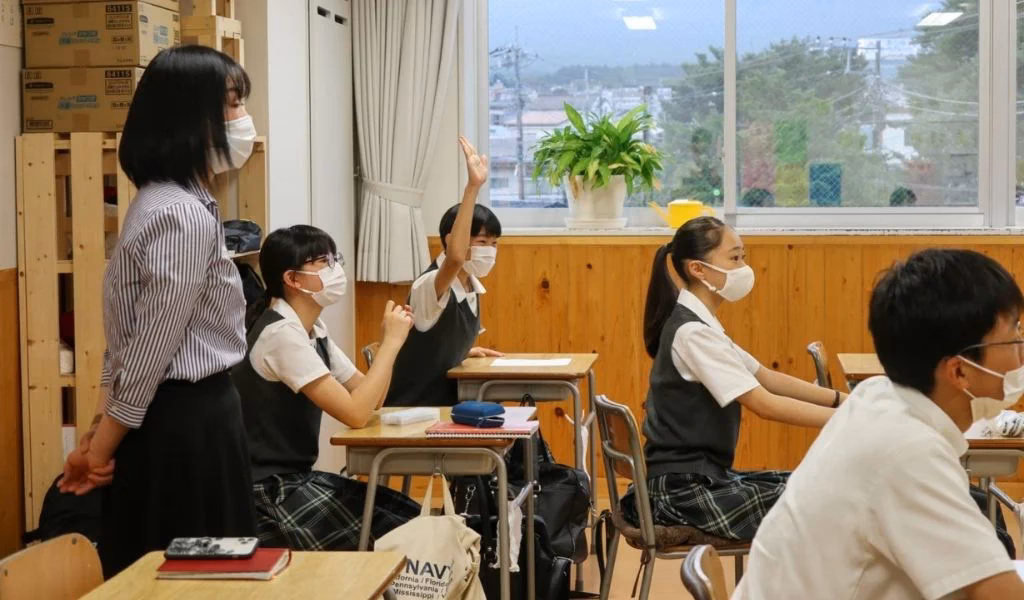¿Las escuelas en Japón son públicas o privadas?