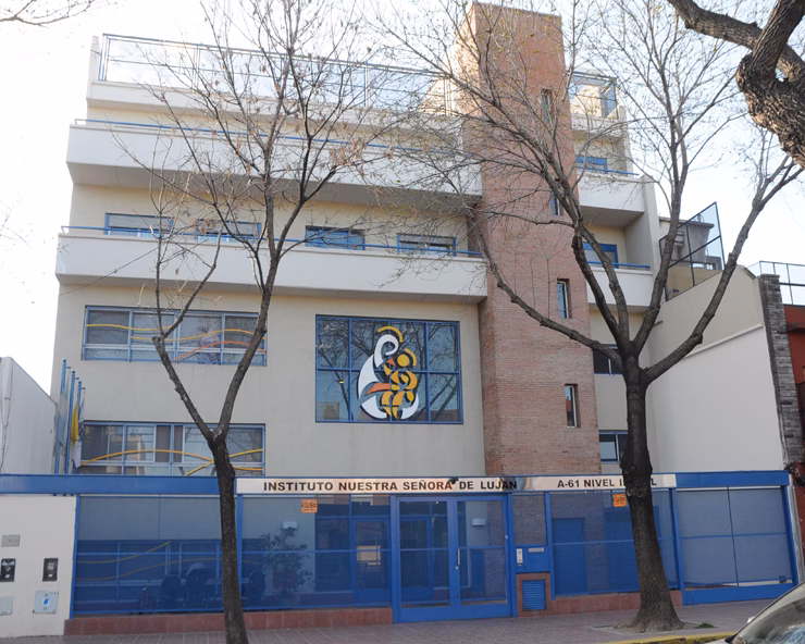 ¿Cuántas escuelas secundarias hay en Ealing?