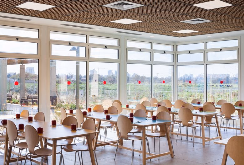 ¿Cómo se llama el comedor de la escuela?