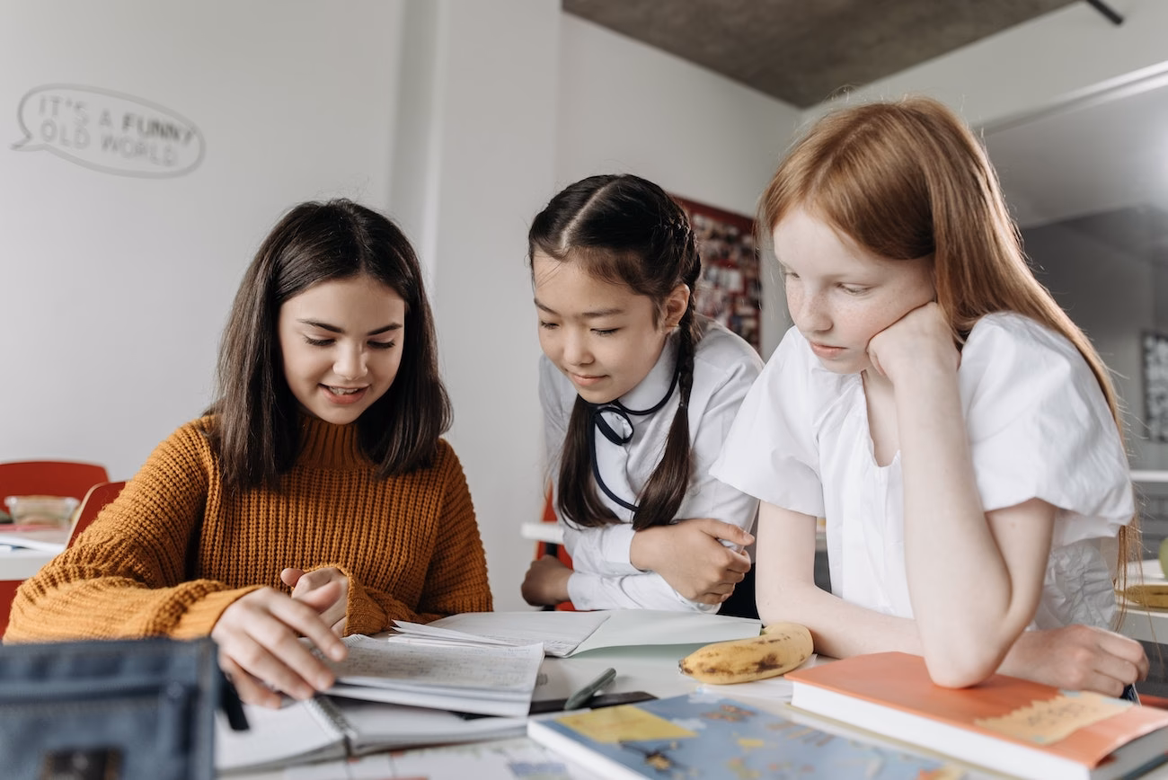 ¿Cuáles son las estrategias para captar y retener alumnos en instituciones educativas privadas?