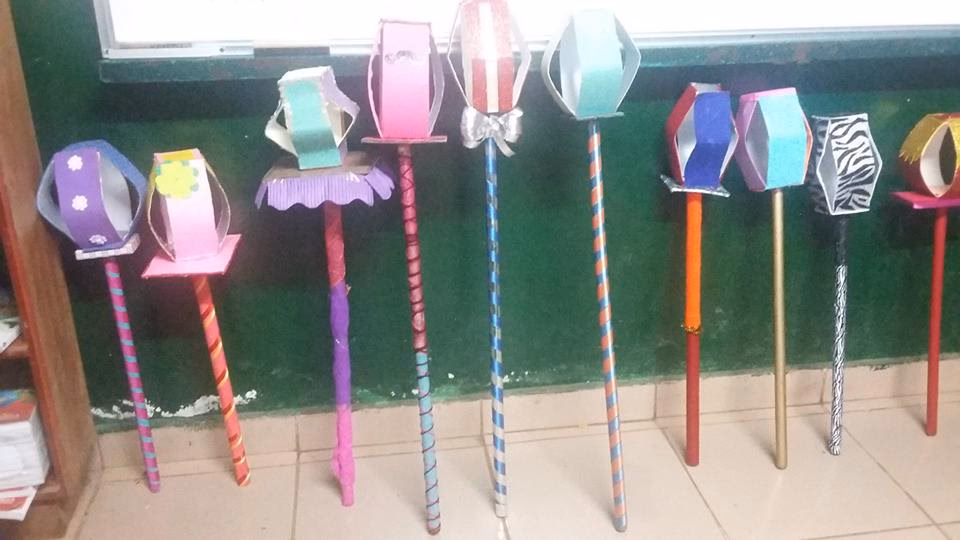 ¿Cómo realizar una antorcha escolar?