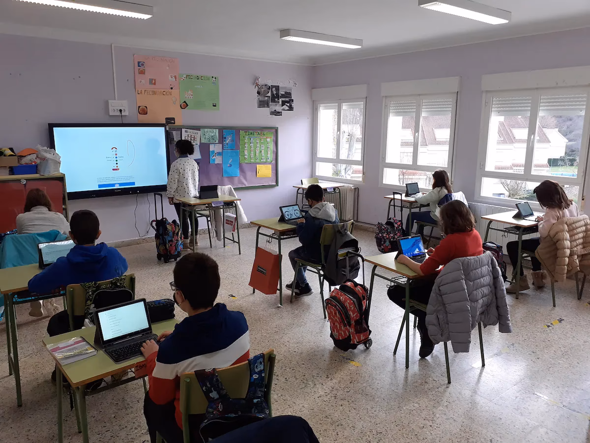 ¿Cómo se puede utilizar la red en una escuela?