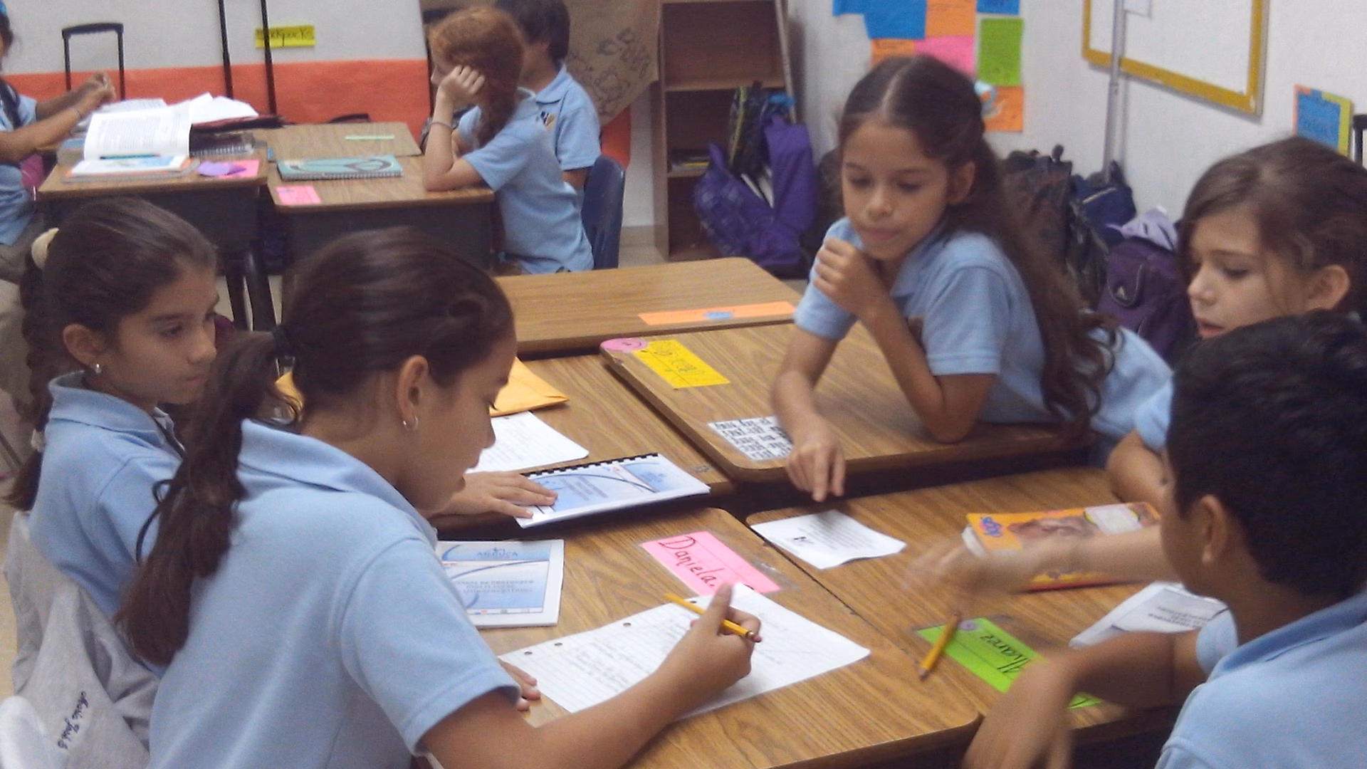 ¿Cómo se debe trabajar en equipo en la escuela?