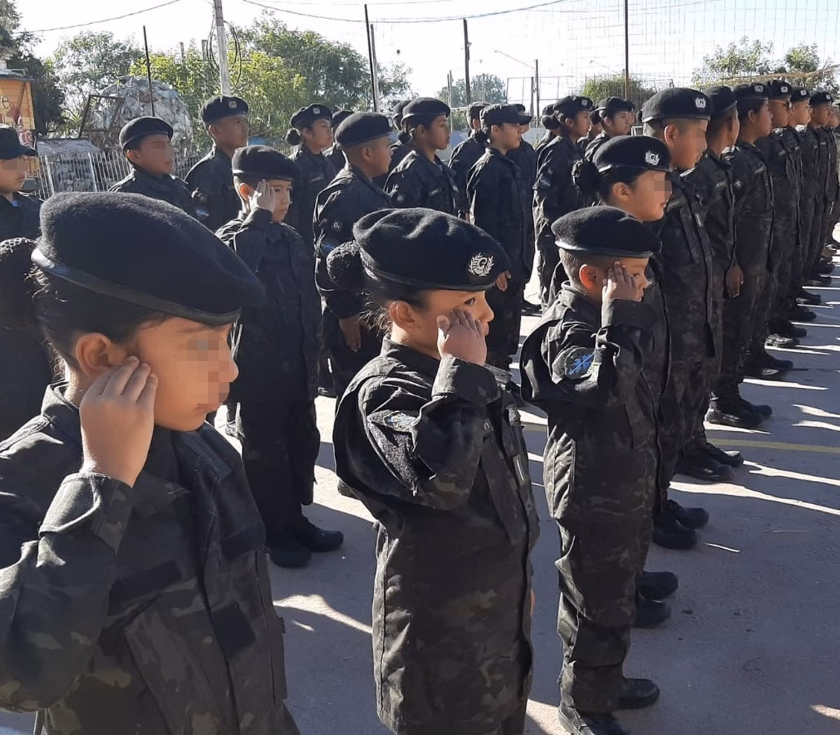 ¿Cuánto pide la escuela militar?