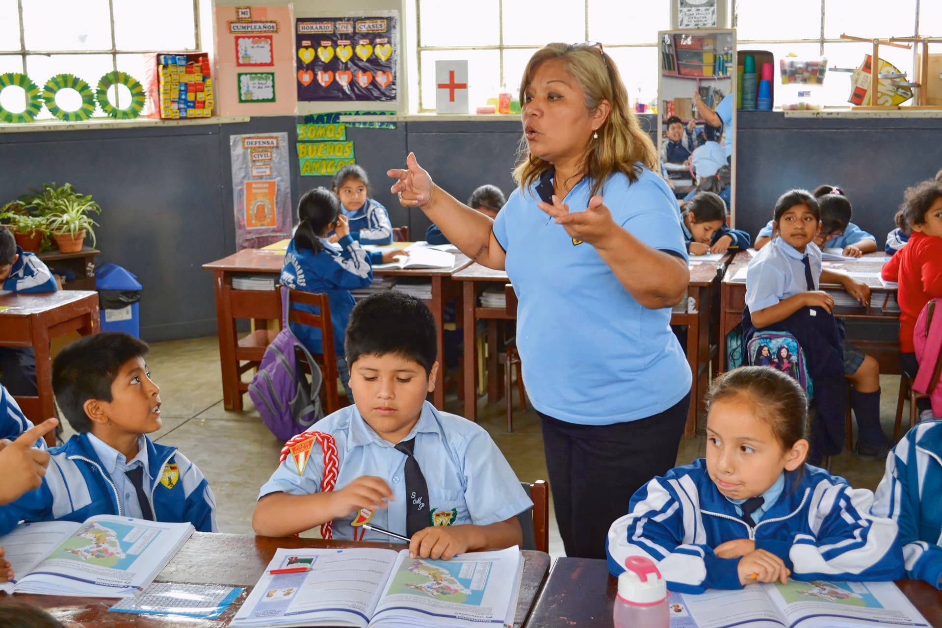 ¿Cómo se relaciona la convivencia escolar y la democracia?