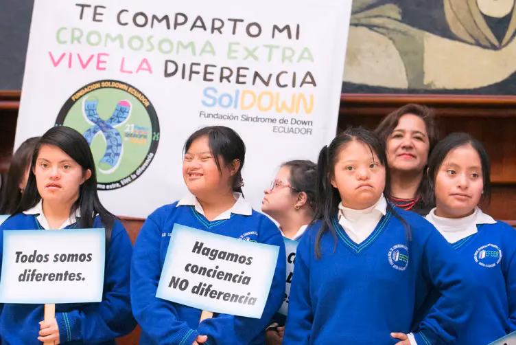 ¿Cuál es la diferencia entre escuela y educación?