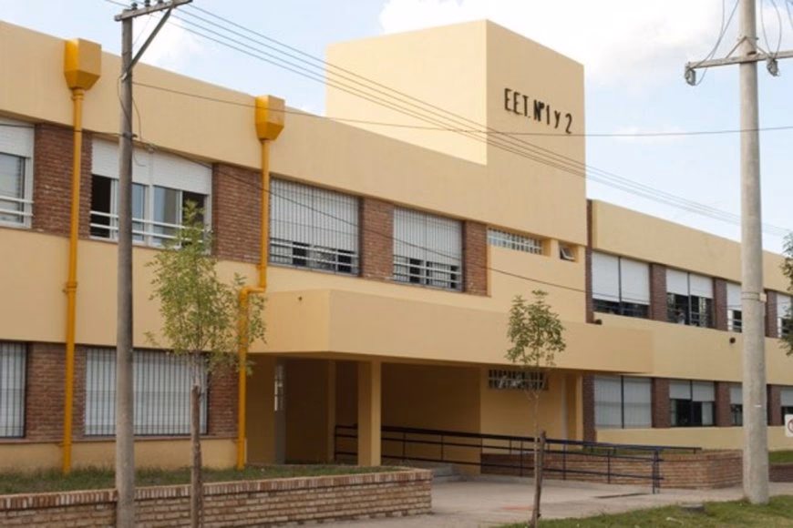 ¿Cómo se llama el director departamental de educación de Colón?