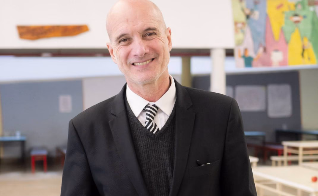 ¿Quién es director de una escuela secundaria?