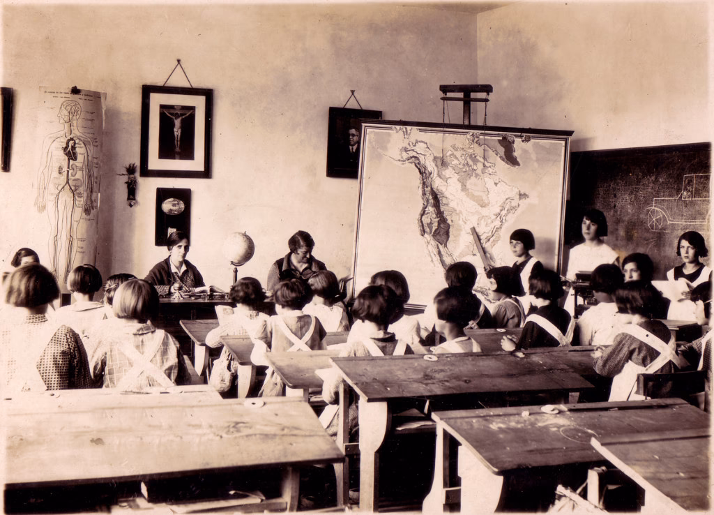 ¿Cómo garantiza el estado la educación?