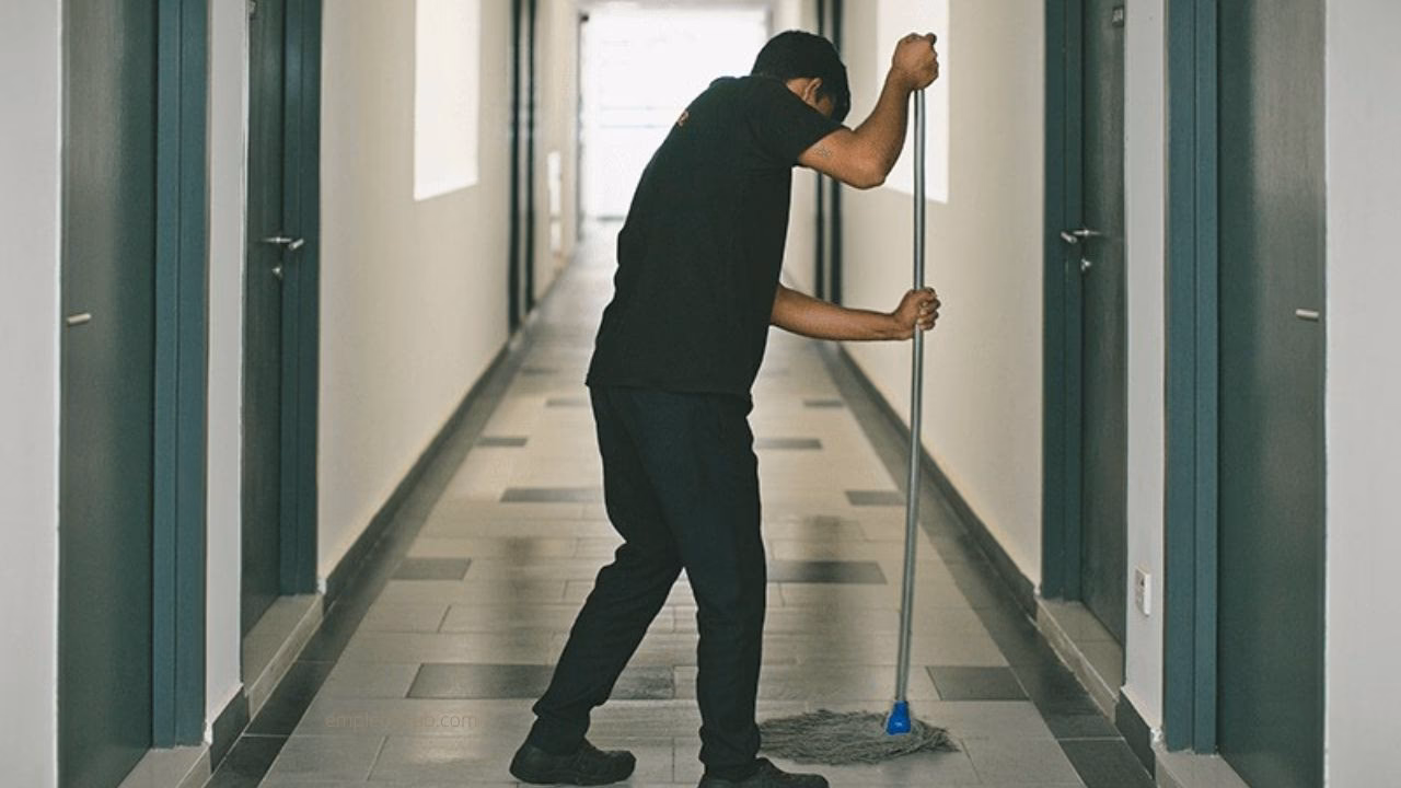 ¿Cuál es el papel de un conserje en la escuela?