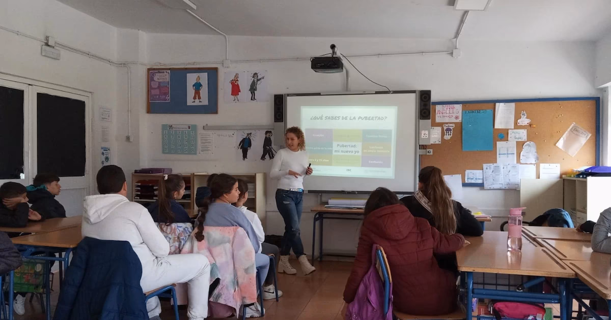 ¿Qué hacen las enfermeras en los colegios?