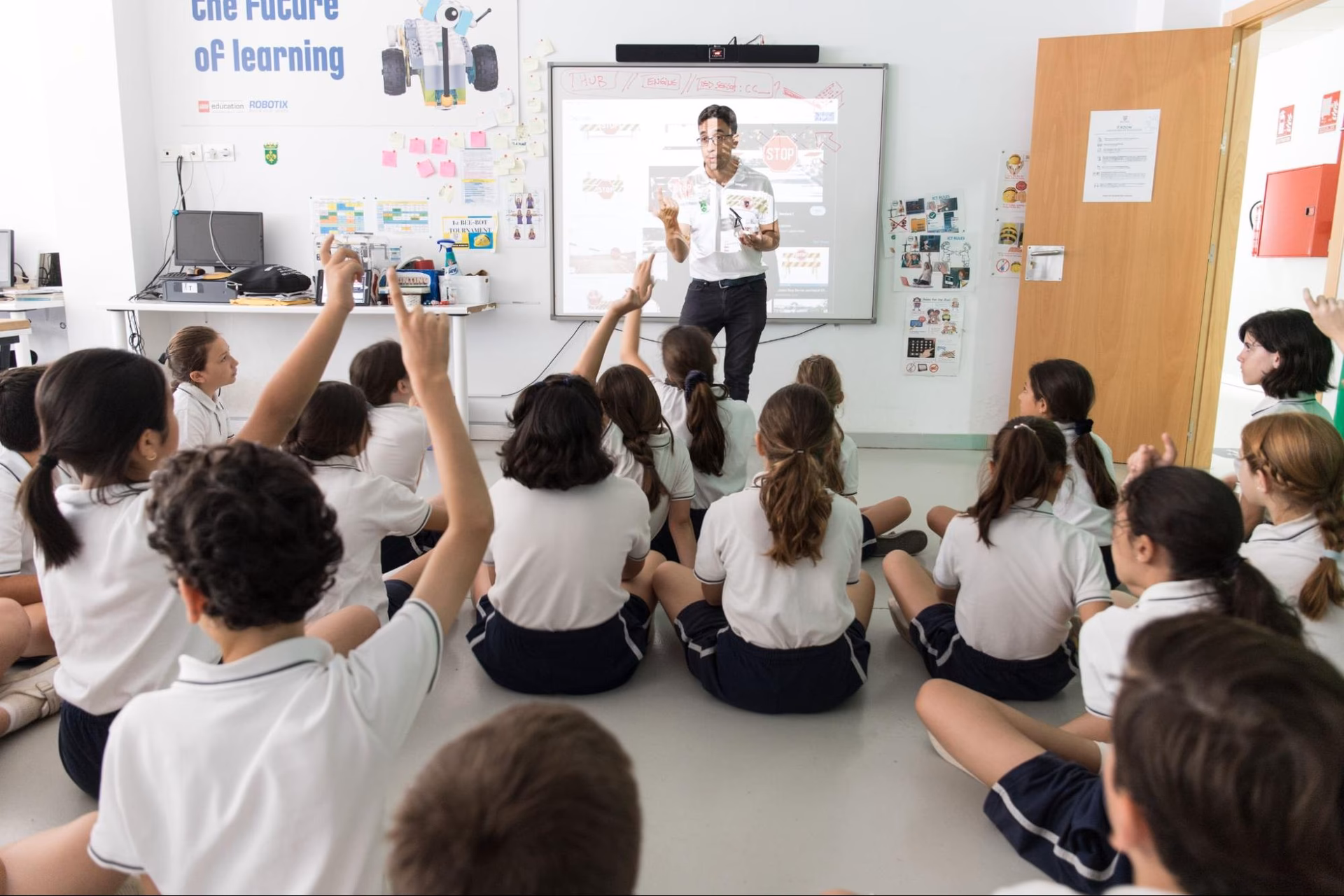 ¿Cómo se practica la escucha en la escuela?