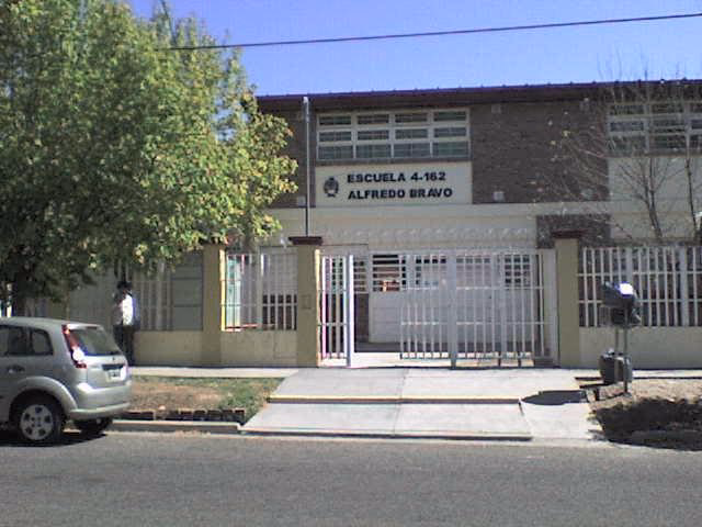 ¿Cómo se escribe escuela Nicolás Bravo?