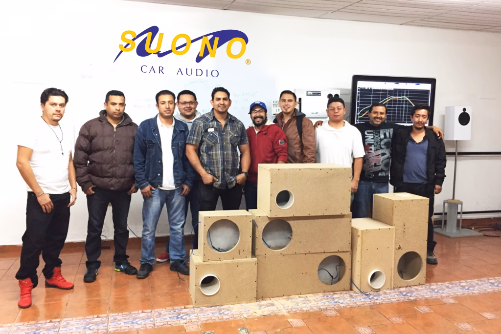 ¿Cuáles son los 3 grandes elementos del audio del automóvil?