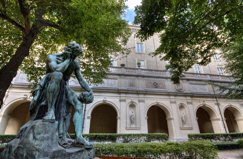 ¿Qué propone la escuela atomista?