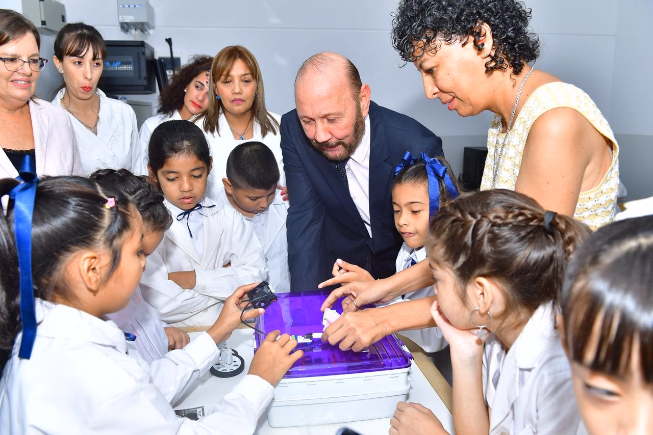 ¿Cuánto cobra un maestro de primaria en Formosa?