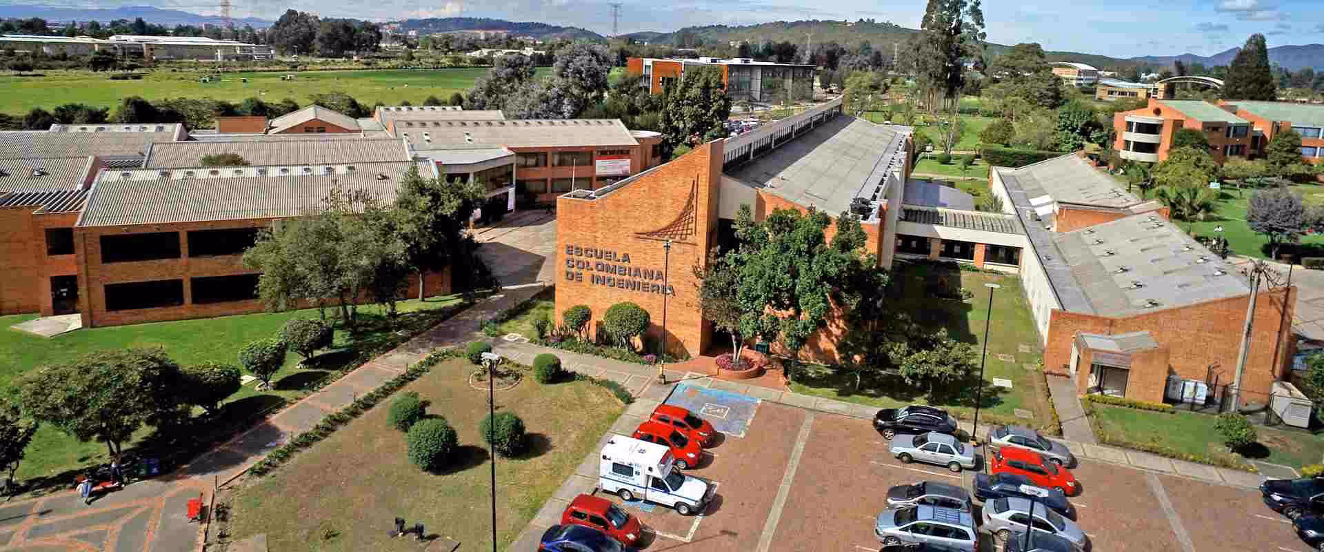 ¿Cuánto cuesta un semestre en la Escuela de Ingenieros Julio Garavito?