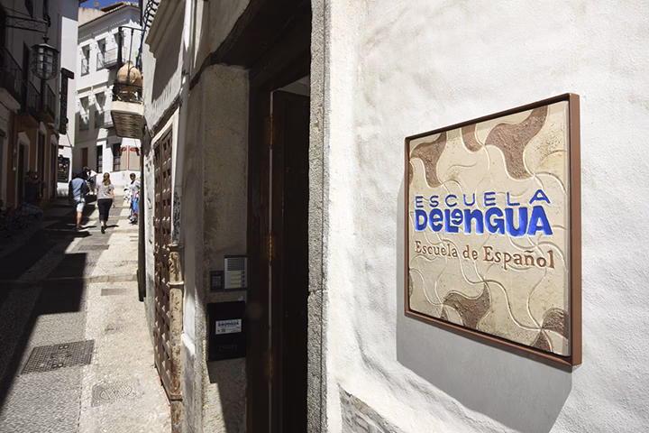 ¿Qué lenguas se hablan en Granada, España?