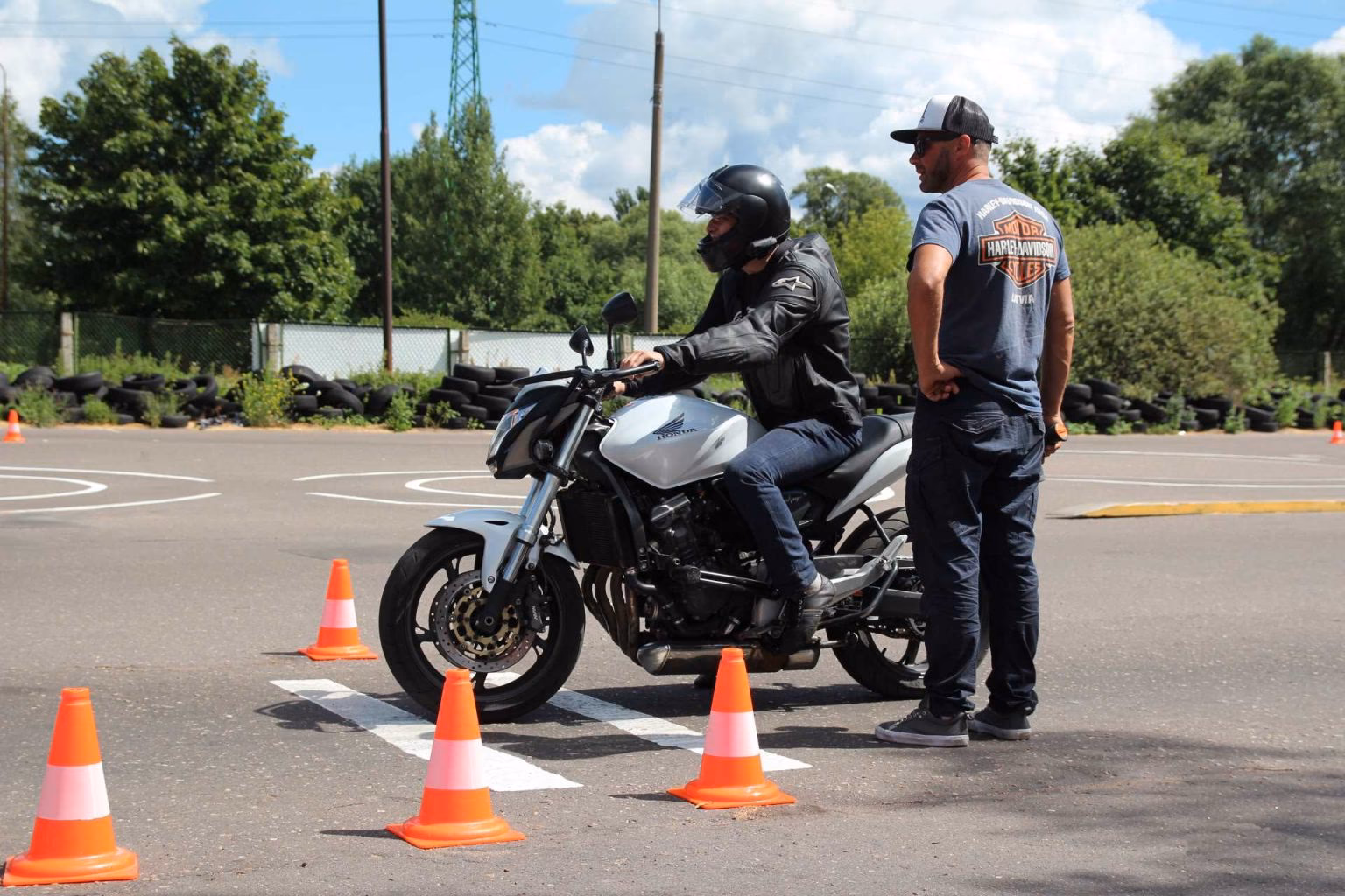 ¿Cuántas clases se necesitan para aprender a conducir moto?